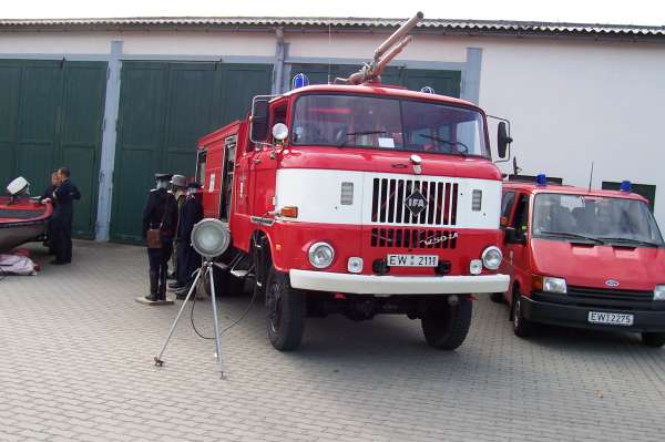 Tanklöschfahrzeug vom DDR-Typ IFA W50 TLF 16 GMK und Ford Transit der Feuerwehr Eberswalde