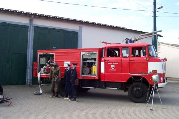 Tanklöschfahrzeug vom DDR-Typ IFA W50 TLF 16 GMK der Feuerwehr Eberswalde