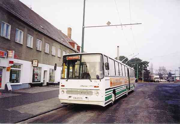 Articulated trolleybus no. 021 of the Hungarian type Ikarus 280.93 with the firm colors of the Barnimer Busgesellschaft mbH
