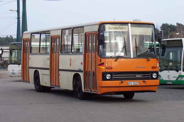 Bus vom ungarischen Typ Ikarus 26002 ehemals BVG Nr 5027 auf dem 