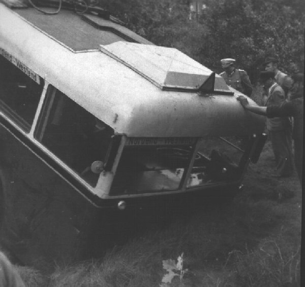 Verkehrsunfall mit Obus Nr. 04(II) vom deutschen Typ KEO I (Kriegseinheitsobus Normgröße 1)