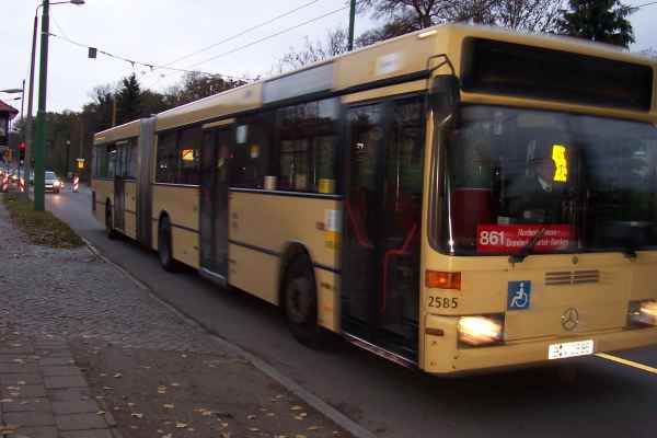 Gelenkbus Wagen-Nr. 2585 der BVG als Obus-Ersatzverkehr in Eberswalde