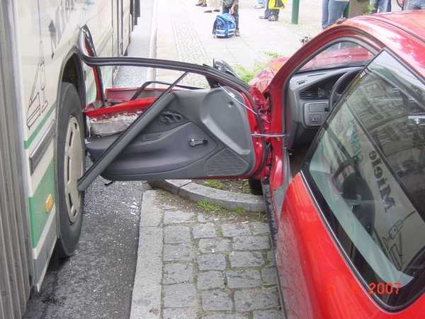 Verkehrsunfall mit Beteiligung des Gelenkobusses 031 am 05.06.2007