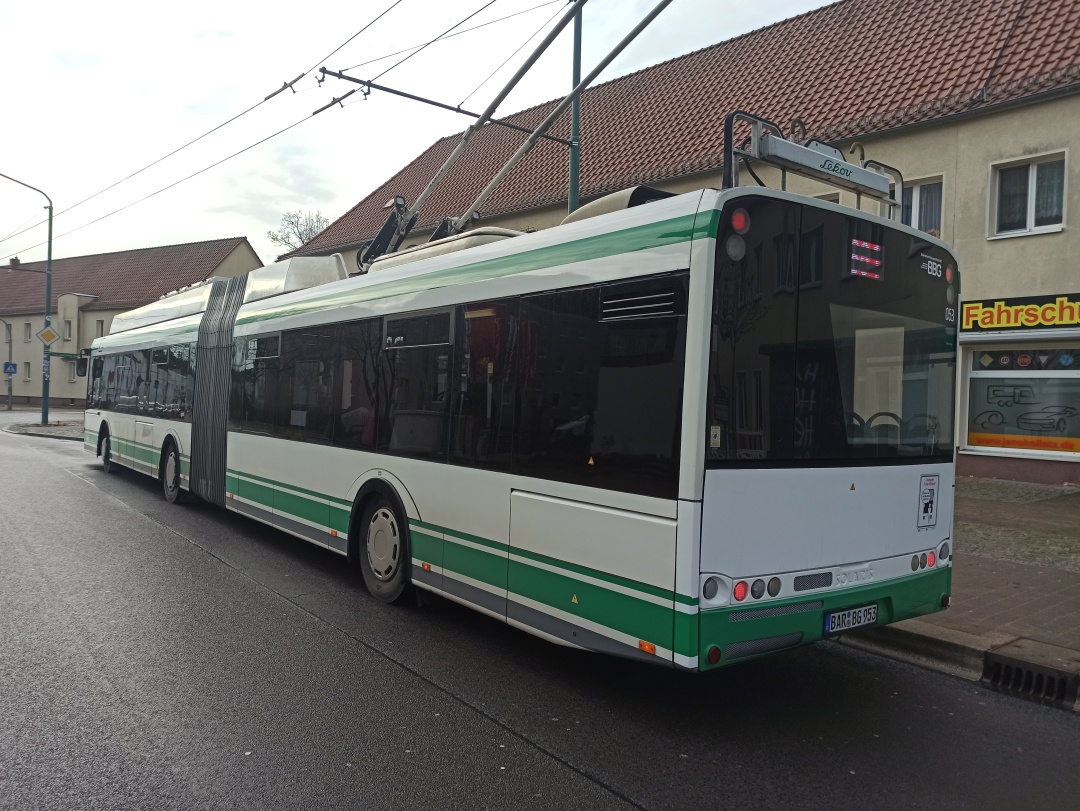 Gelenkobus Nr. 053 vom polnischen Typ Solaris Trollino 18 AC