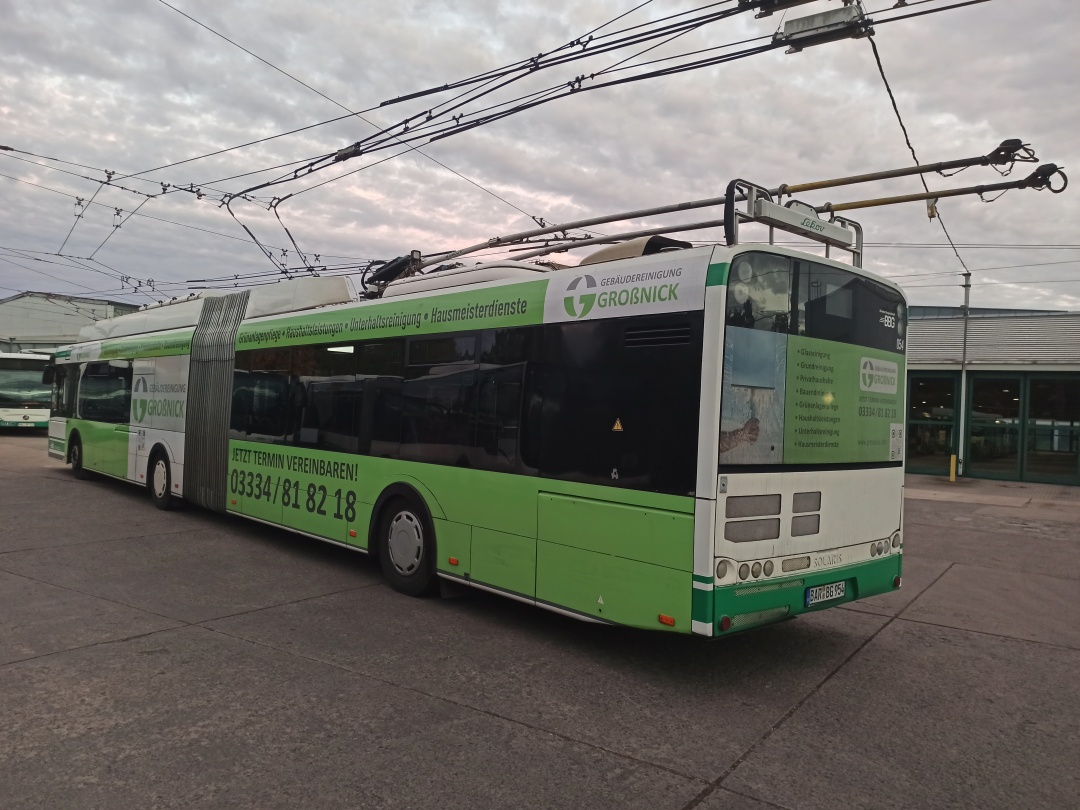 Gelenkobus Nr. 054 vom polnischen Typ Solaris Trollino 18 III Cegelec AC
