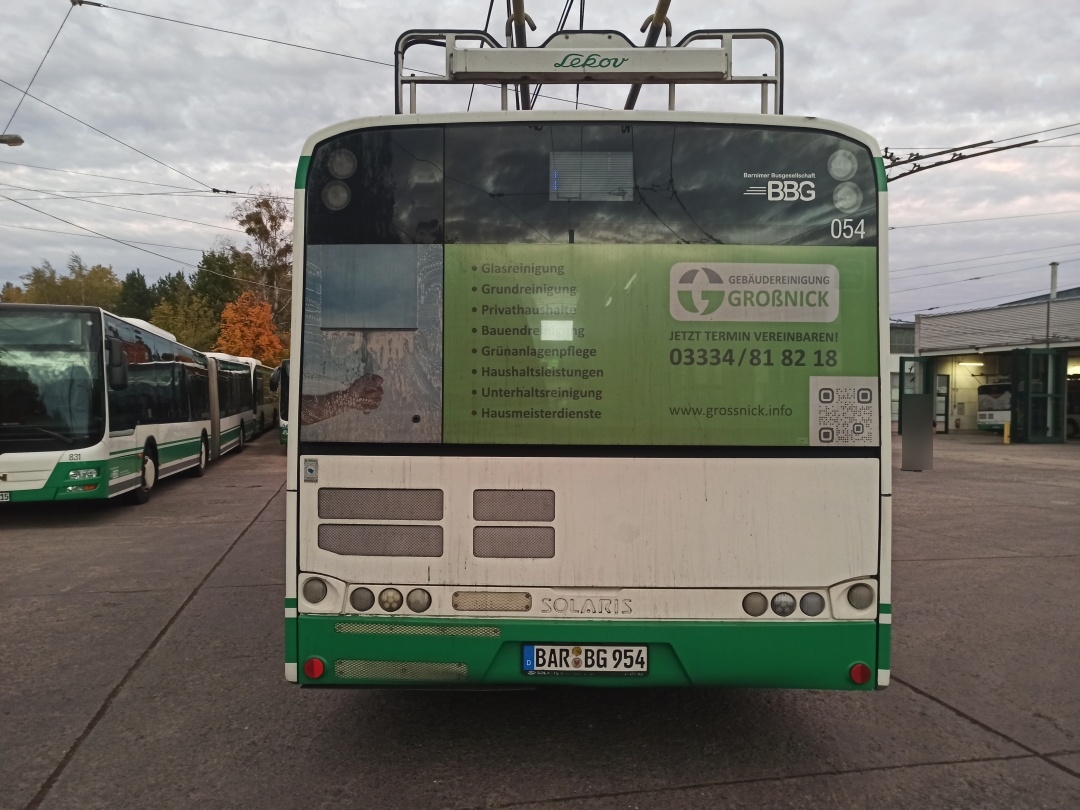 Gelenkobus Nr. 054 vom polnischen Typ Solaris Trollino 18 III Cegelec AC