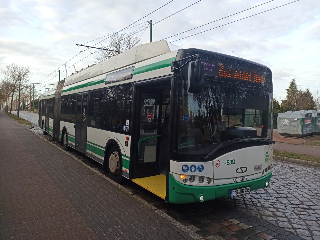 Gelenkobus Nr. 058 vom polnischen Typ Solaris Trollino 18 AC