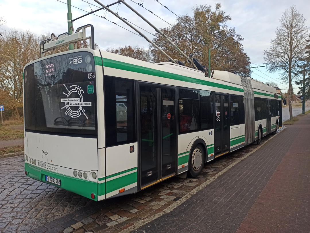 Gelenkobus Nr. 058 vom polnischen Typ Solaris Trollino 18 AC