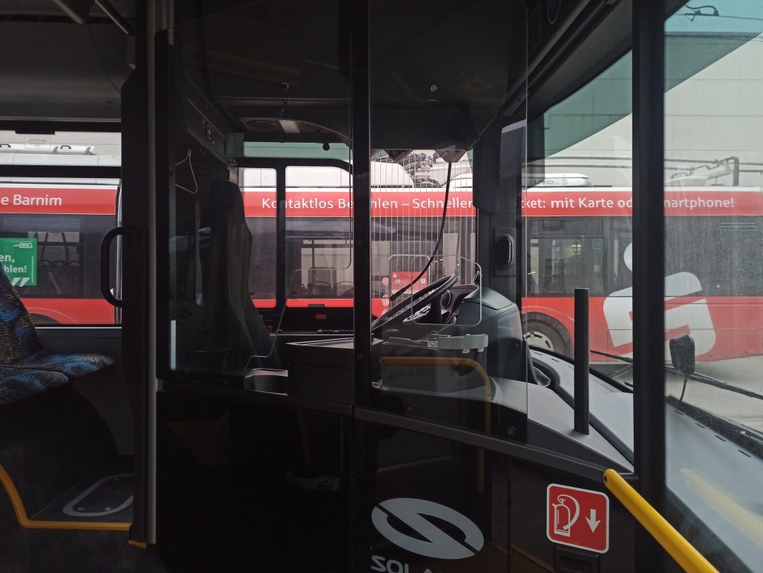 Fahrerplatz, fast identisch mit dem Vorg&auml;ngermodell