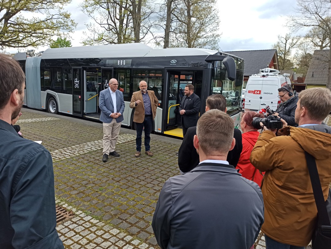 Приветственные речи главы совета округа Барним, руководителя «Барнимер Бусгезельшафт» и бургомистра Эберсвальде