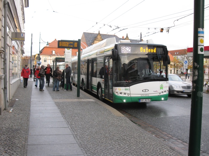 Gelenkobus 052 am Markt Richtung Hauptbahnhof
