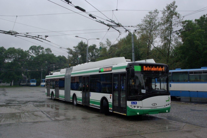 Erste Probefahrten mit Hilfsaggregat des ersten Eberswalder Solaris-Gelenkobusses (E 1) in Ostrava/CZ