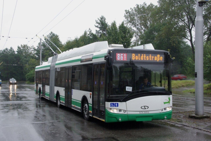 Erste Probefahrten an der Fahrleitung des ersten Eberswalder Solaris-Gelenkobusses (E 1) in Ostrava/CZ