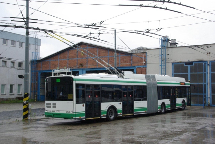 Erste Probefahrten an der Fahrleitung des ersten Eberswalder Solaris-Gelenkobusses (E 1) in Ostrava/CZ