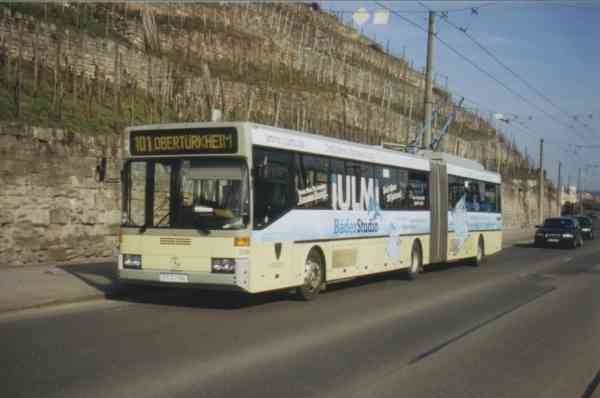 Duo-Bus Nr. 318 vom deutschen Typ Daimler Benz/AEG O 405 GTD der Städtischen Verkehrsbetriebe Esslingen am Neckar im
Einsatz