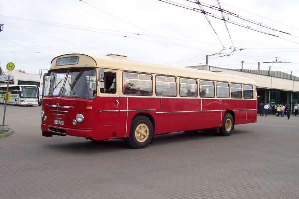Bus vom deutschen Typ Büssing Präsident Bj. 1968 der MAN Nutzfahrzeug AG auf dem Betriebshof Eberswalde/Nordend