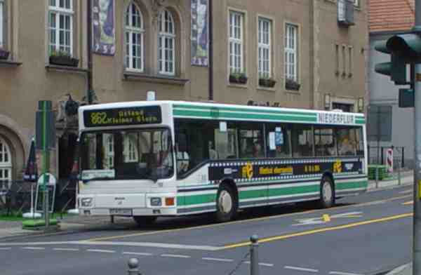 Ersatzhaltestelle vor dem Eberswalder Rathaus auf der Obus-Linie 862
