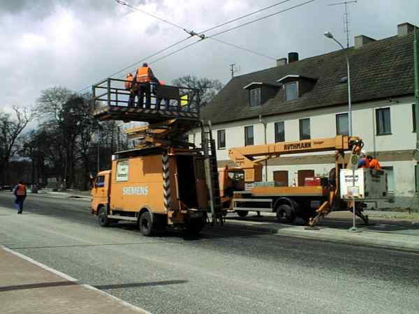 Montagearbeiten an der Obus-Fahrleitung im Kreuzungsbereich
Eberswalder Straße/Spechthausener Straße