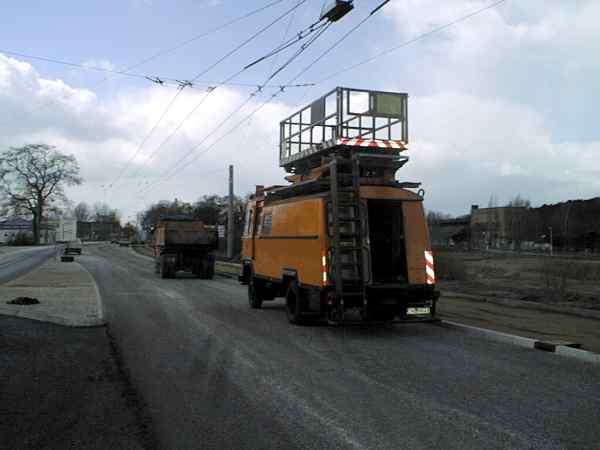 Montagearbeiten an der Obus-Fahrleitung im Kreuzungsbereich
Eberswalder Straße/Spechthausener Straße