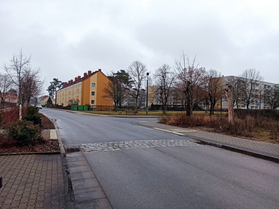 Fritz-Weineck-Straße mit Blick in Richtung Osten