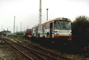 Verladung des Gelenkobusses Nr. 027 des österreichischen Typ
ÖAF Gräf & Stift GE 110 auf dem Güterbahnhof Eberswalde