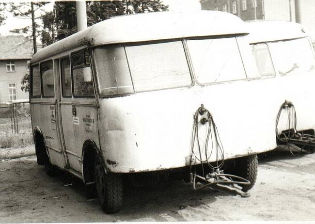 Obus-Anhänger Nr. XV(I) vom DDR-Typ W 701 Reko auf dem alten Betriebshof Eberswalde Bergerstraße