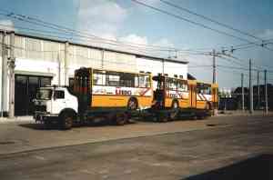 Gelenkobus des ungarischen Typs Ikarus 280.93
auf rumänischen LKW-Tieflader bereit zur Abfahrt Timisoara/Rumänien