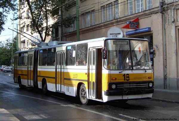 Ehemaliger Gelenkobus Nr. 03(V) vom ungarischem Typ Ikarus 280.93 in Timisoara/Rumänien am 01.08.2003