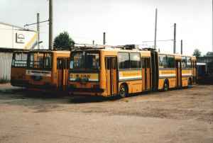 Ausgesonderte und abgestellte Gelenkobusses des ungarischen Typs
Ikarus 280.93 auf dem Betriebshof Eberswalde/Nordend