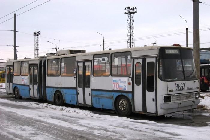 Ehemaliger Eberswalder Gelenkobus Nr. 021 vom ungarischen Typ Ikarus 280.93 mit der Chelyabinsker Wagen-Nr. 3863 verschrottet
im März 2008