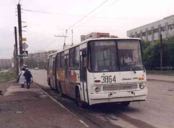 Bei der BBG mbH ausgesonderter Gelenkobus Nr. 024 vom
ungarischen Typ Ikarus 280.93 in Chelyabinsk/Russland