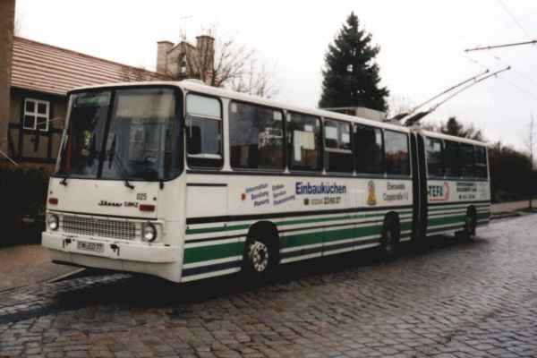 Gelenkobus Nr. 025 vom ungarischen Typ Ikarus 280.93 in den Firmenfarben der Barnimer Busgesellschaft mbH