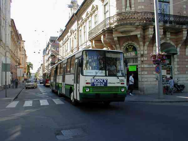Ehemaliger Eberswalder Gelenkobus Nr. 025 (Szeged 506) vom ungarischen Typ Ikarus 280.93 in Szeged/Ungarn