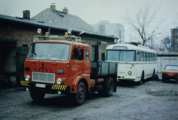 Abschleppwagen vom polnischen Typ JELCZ 317 D (Eigenbau) auf dem alten Depot Eberswalde, Bergerstraße