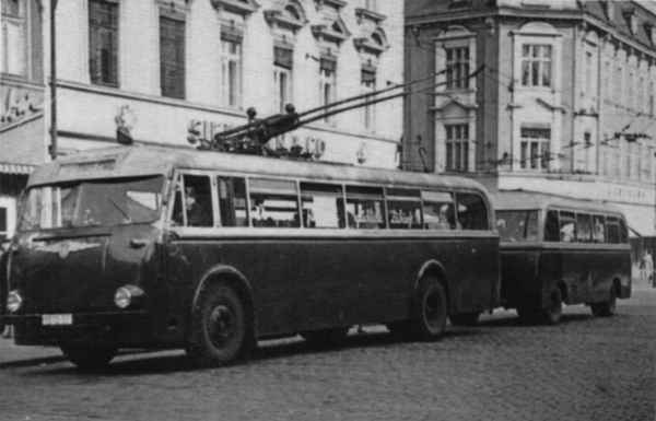 Obus Nr. 9/II vom DDR-Typ LOWA W 602a