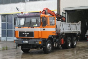 Abschleppwagen vom deutschen Typ MAN 24...
