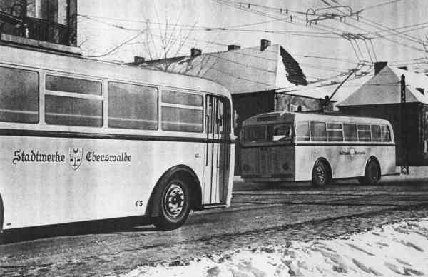 Obusse Nr. 05(I) und 07(I) vom deutschen Typ MPE 1 auf der Freienwalder Straße am Abzweig zur Artilleriekaserne