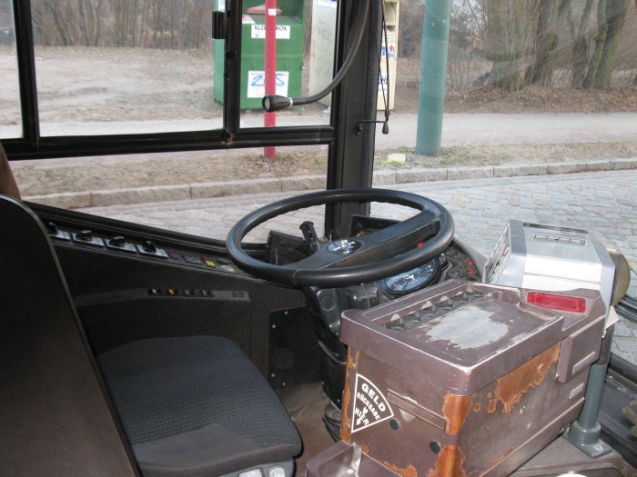 Gelenkobus Nr. 004 vom österreichischen Typ ÖAF Gräf & Stift NGE 152 M17 - Fahrerplatz