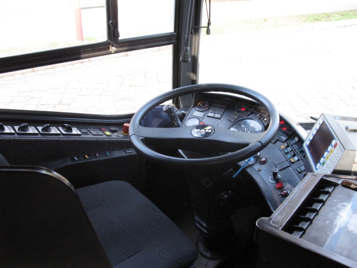 Gelenkobus Nr. 011 vom österreichischen Typ ÖAF Gräf & Stift NGE 152 M17 - Fahrerplatz