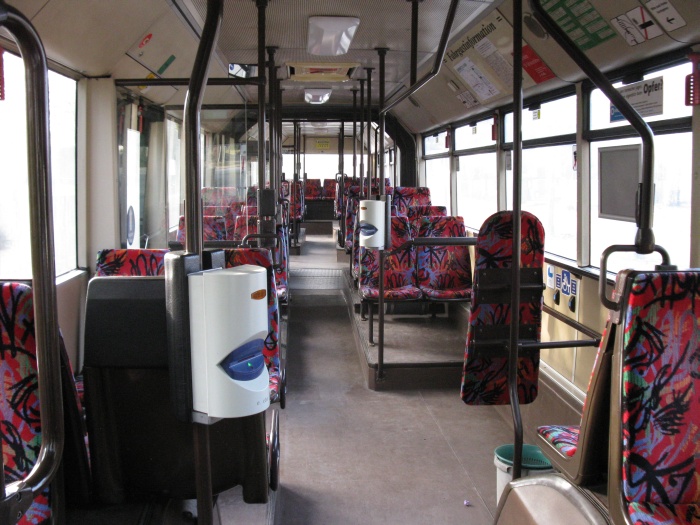 Gelenkobus Nr. 011 vom österreichischen Typ ÖAF Gräf & Stift NGE 152 M17 - Innenansicht von vorn nach hinten