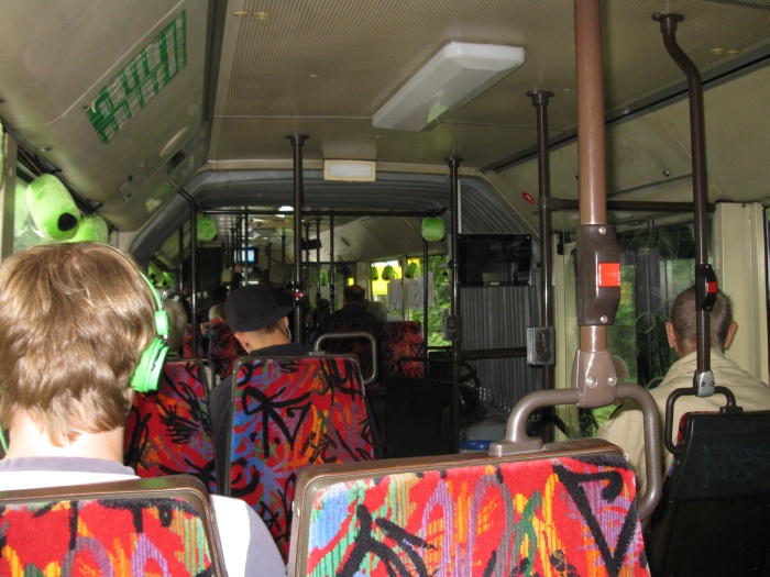Der Gelenkobus 011 war gut gefüllt.