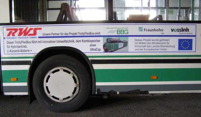 Auf dieser neuen Obus-Werbung haben sich Geldgeber und Entwickler und Erbauer verewigt