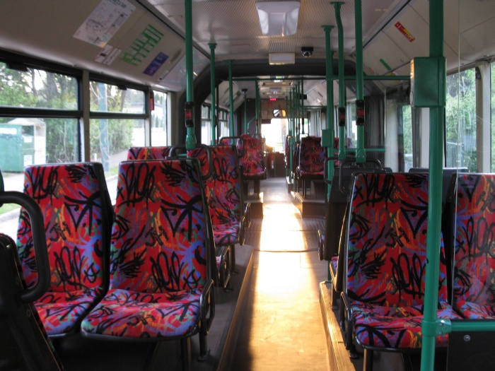 Gelenkobus Nr.029 vom österreichischen Typ ÖAF Gräf & Stift NGE 152 M17 - Innenansicht von hinten nach vorn