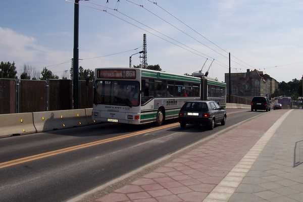 Obus-Verkehr auf dem neugebauten Teil der Eberswalder
Eisenbahnbrücke
