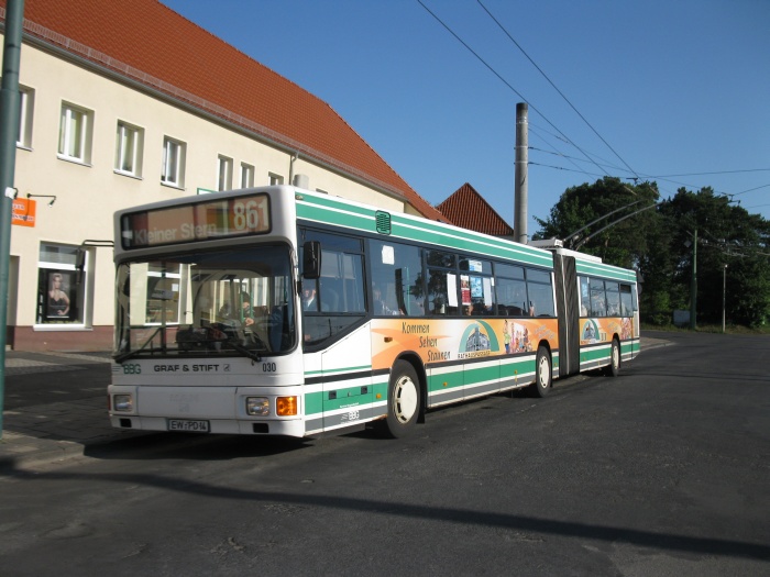 Gelenkobus Nr. 030 vom österreichischen Typ ÖAF Gräf & Stift NGE 152 M17