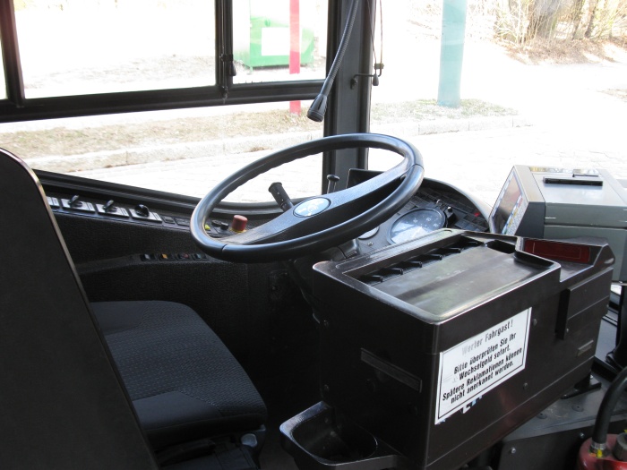 Gelenkobus Nr.031 vom österreichischen Typ ÖAF Gräf & Stift NGE 152 M17 - Fahrerplatz