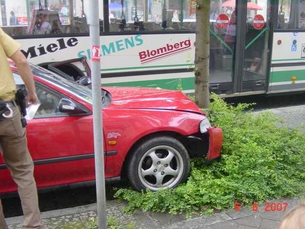Verkehrsunfall mit Beteiligung des Gelenkobusses 031 am 05.06.2007