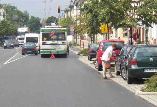 Gelenkobus 037 nach Blitzschlag defekt in der Eisenbahnstraße am 23.07.2003