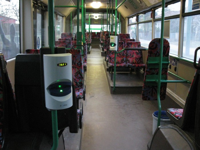 Gelenkobus Nr. 017 vom österreichischen Typ ÖAF Gräf & Stift NGE 152 M18 - Innenansicht von vorn nach hinten