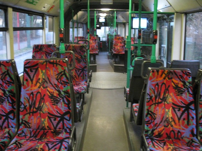Gelenkobus Nr. 017 vom österreichischen Typ ÖAF Gräf & Stift NGE 152 M18 - Innenansicht von hinten nach vorn